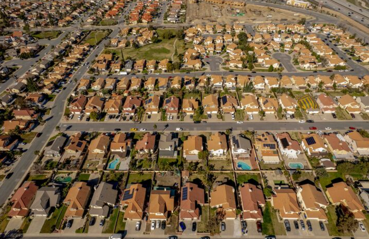 Nhà ở tại thành phố Rialto, bang California, Mỹ - Ảnh: BLOOMBERG